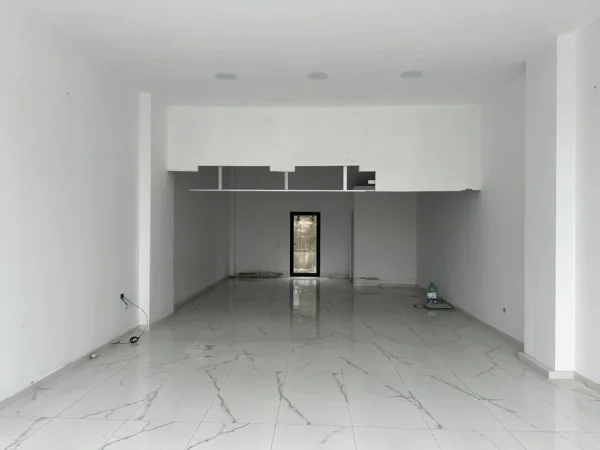 Tirane, jepet me qera ambjent biznesi Kati 1, 82 m² 501 € (Kamëz)