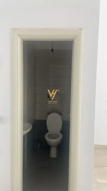 Tirane, jepet me qera dyqan Kati 0, 30 m² 300 € (ASTIR)