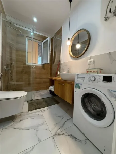 Tirane, jepet me qera apartament 1+1+Ballkon Kati 4, 42 m² 500 € (Myslym Shyri)
