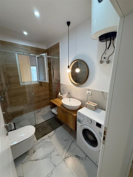 Tirane, jepet me qera apartament 1+1+Ballkon Kati 4, 42 m² 500 € (Myslym Shyri)