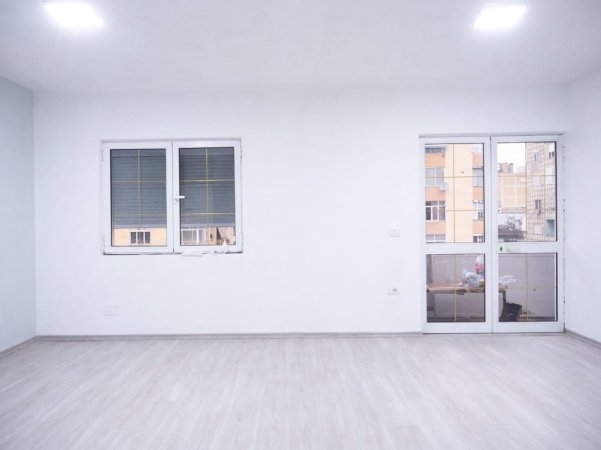 Tirane, jepet me qera apartament 3+1+Ballkon Kati 5, 100 m² 1.000 € (Sheshi Willson)