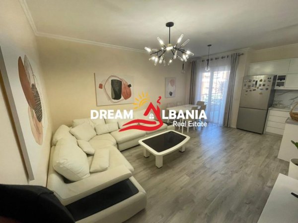 Tirane, jepet me qera apartament 2+1+Ballkon Kati 5, 110 m² 600 € (Tek Fusha e Aviacionit)
