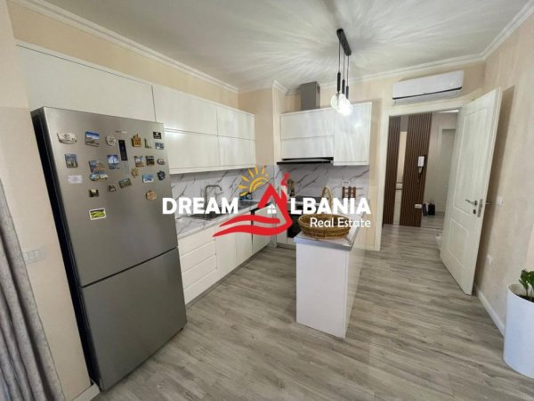 Tirane, jepet me qera apartament 2+1+Ballkon Kati 5, 110 m² 600 € (Tek Fusha e Aviacionit)