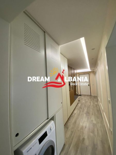 Tirane, jepet me qera apartament 2+1+Ballkon Kati 5, 110 m² 600 € (Tek Fusha e Aviacionit)