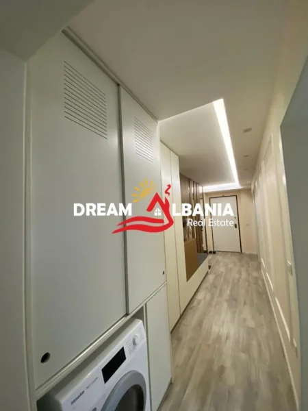 Tirane, jepet me qera apartament 2+1+Ballkon Kati 5, 110 m² 600 € (Tek Fusha e Aviacionit)