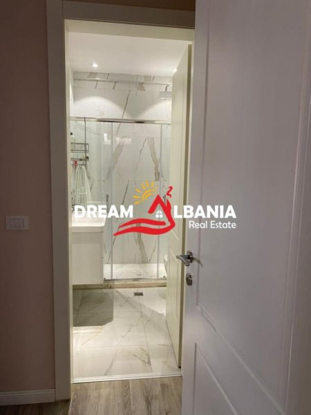 Tirane, jepet me qera apartament 2+1+Ballkon Kati 5, 110 m² 600 € (Tek Fusha e Aviacionit)