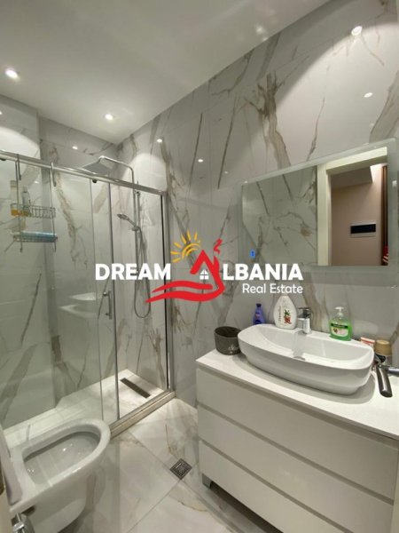 Tirane, jepet me qera apartament 2+1+Ballkon Kati 5, 110 m² 600 € (Tek Fusha e Aviacionit)