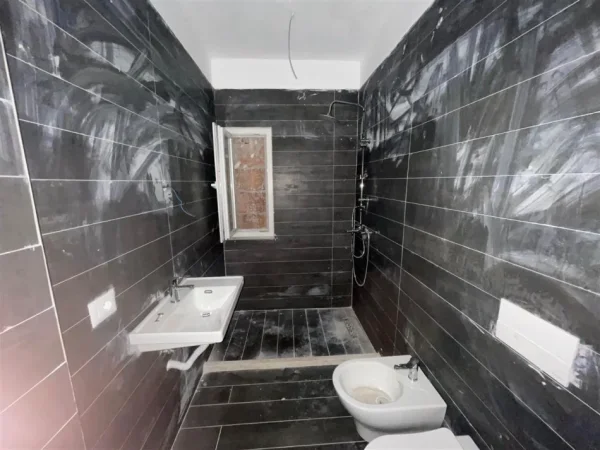 Tirane, shes apartament 1+1+Ballkon Kati 3, 71 m² 119.350 € (Selite)