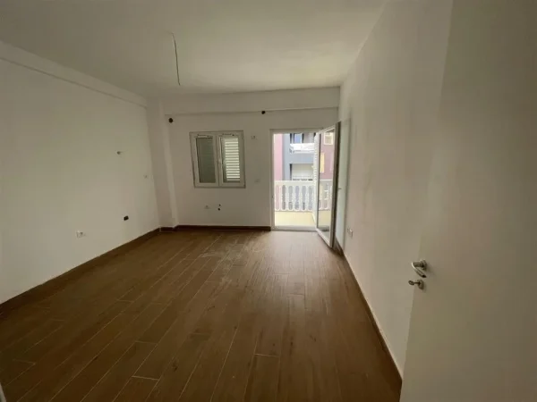 Tirane, shes apartament 1+1+Ballkon Kati 3, 71 m² 119.350 € (Selite)