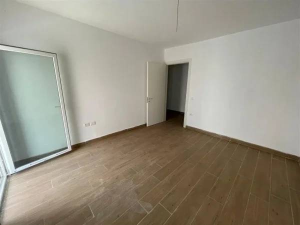 Tirane, shes apartament 1+1+Ballkon Kati 3, 71 m² 119.350 € (Selite)