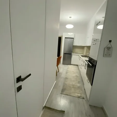Tirane, jepet me qera apartament 2+1 Kati 3, 180 m² 700 € (Pazari i Ri)