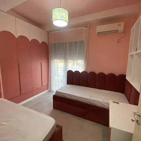 Tirane, jepet me qera apartament 2+1 Kati 3, 180 m² 700 € (Pazari i Ri)