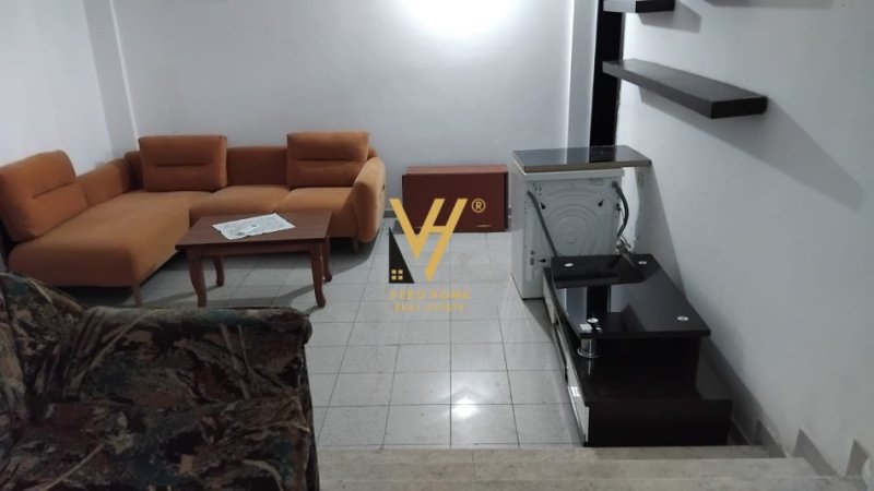 Tirane, jepet me qera apartament 2+1+Ballkon Kati 2, 70 m² 450 € (PAZARI I RI)