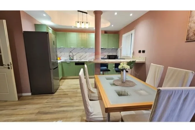 Tirane, shitet , 100 m² (Apartament 2+1 per qira mbrapa postes 8)