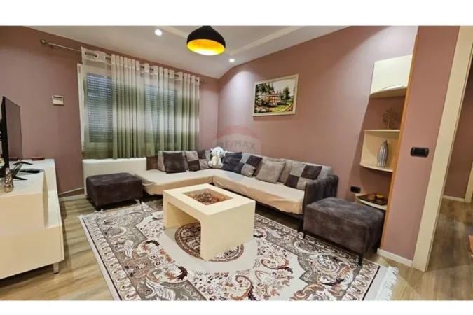 Tirane, shitet , 100 m² (Apartament 2+1 per qira mbrapa postes 8)