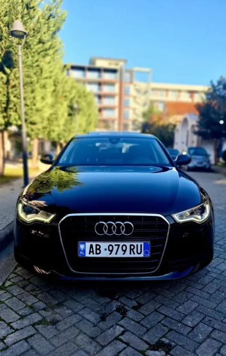 Elbasan, shes makine Audi A6 motorr 2.0Tdi viti 2013 Nafte, e zeze automatik Klima 160 km 10,990 €