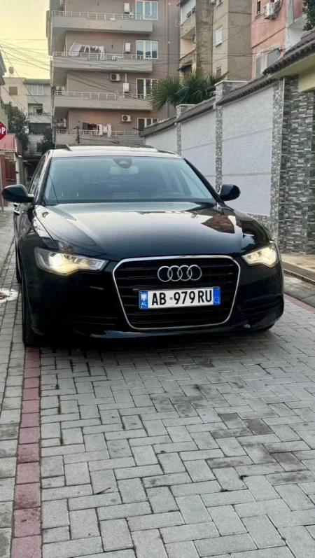Elbasan, shes makine Audi A6 motorr 2.0Tdi viti 2013 Nafte, e zeze automatik Klima 160 km 10,990 €