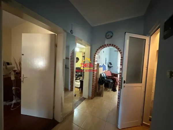 Delvine, shitet apartament 2+1+Ballkon Kati 3, 70 m² 43.000 €