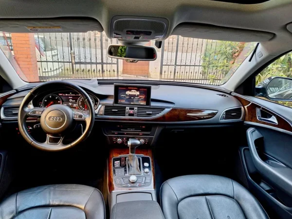 Elbasan, shes makine Audi A6 motorr 2.0Tdi viti 2013 Nafte, e zeze automatik Klima 160 km 10,990 €