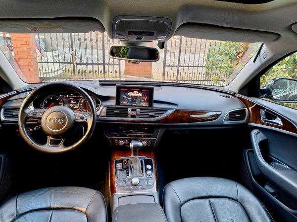 Elbasan, shes makine Audi A6 motorr 2.0Tdi viti 2013 Nafte, e zeze automatik Klima 160 km 10,990 €