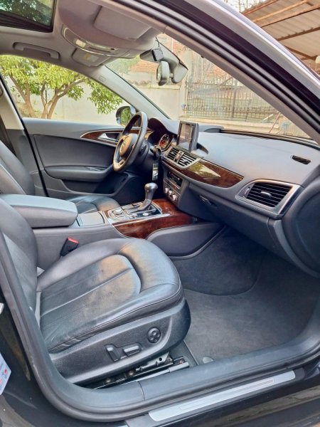 Elbasan, shes makine Audi A6 motorr 2.0Tdi viti 2013 Nafte, e zeze automatik Klima 160 km 10,990 €