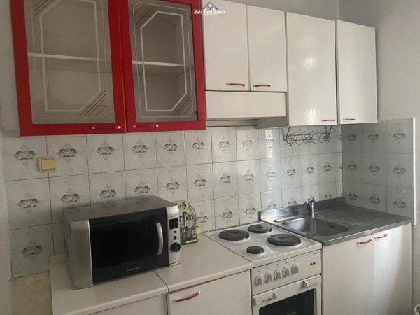 Tirane, jepet me qera apartament 1+1+Ballkon Kati 3, 67 m² 460 € (qender)