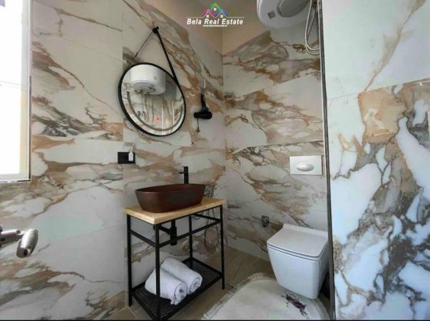 Tirane, jepet me qera apartament 1+1+Ballkon Kati 3, 86 m² 600 € (stacioni i trenit)