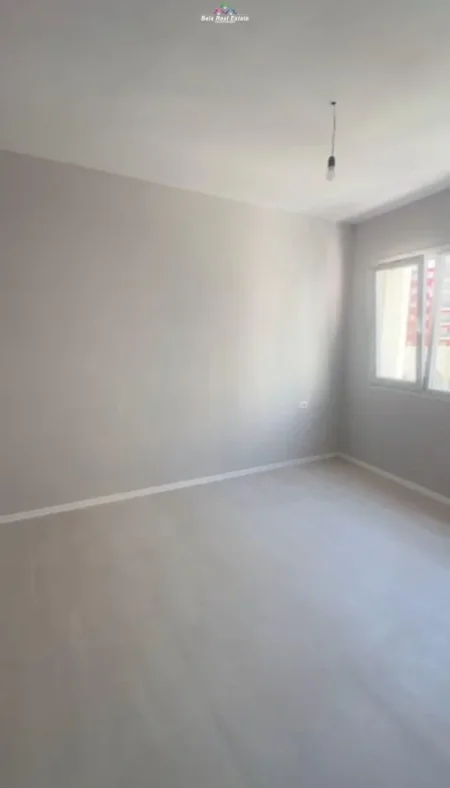 Tirane, jepet me qera zyre Kati 2, 100 m² 450 € (Fusha e Aviacionit)