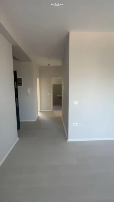 Tirane, jepet me qera zyre Kati 2, 100 m² 450 € (Fusha e Aviacionit)