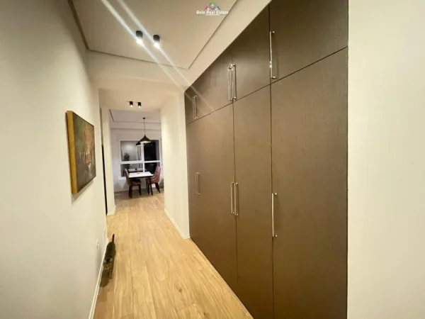 Tirane, jepet me qera apartament 1+1+Ballkon Kati 8, 63 m² 450 € (Ali Demi)