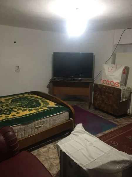 Tirane, jepet me qera shtepi 1+1+Aneks+Ballkon Kati 1, te Kodra e Priftit