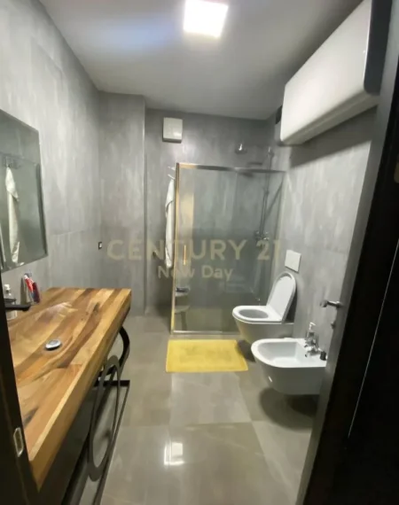 Durres, shitet apartament 4+1+Ballkon Kati 2, 320 m² 500.000 € (Plazhi Iliria)