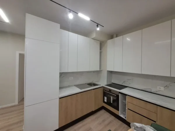 Tirane, jap me qera apartament 2+1+2+Ballkon Kati 2, 100 m² 700 € (Ali Demi)