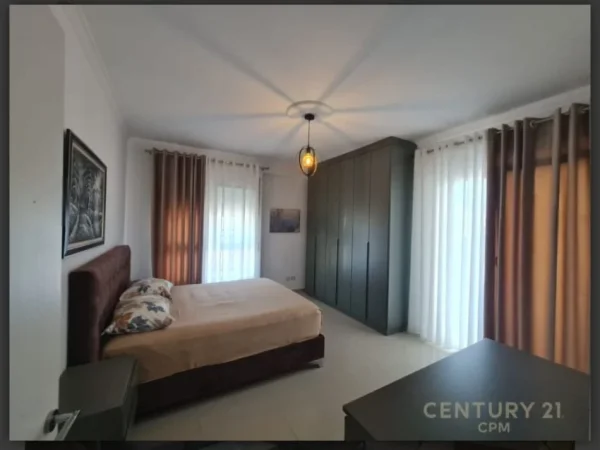 Tirane, jepet me qera 3+1+Aneks+Ballkon Kati 3, 140 m² 700 € 
