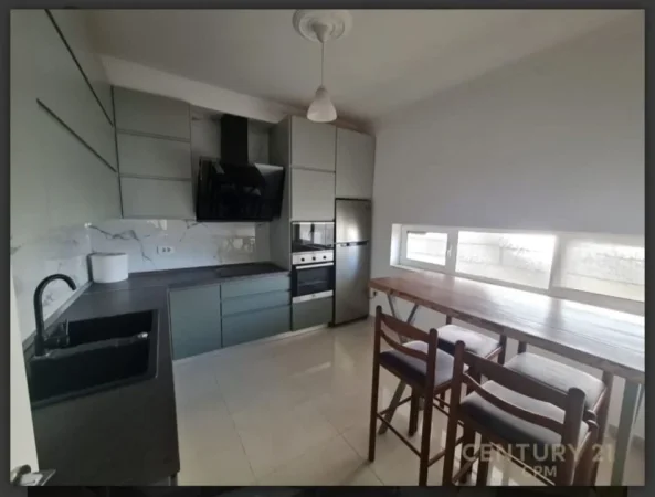 Tirane, jepet me qera 3+1+Aneks+Ballkon Kati 3, 140 m² 700 € 