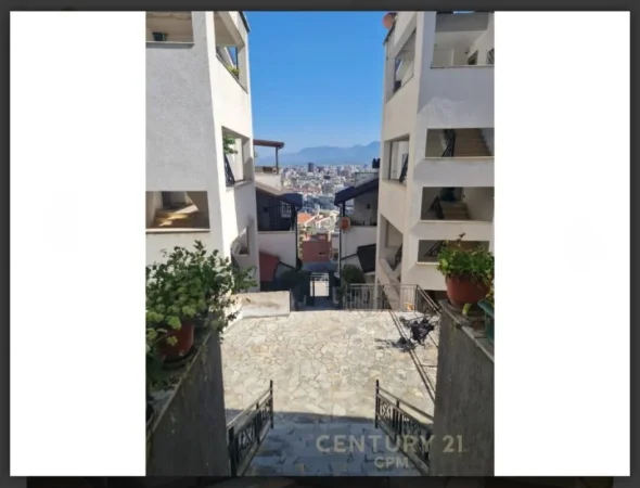 Tirane, jepet me qera 3+1+Aneks+Ballkon Kati 3, 140 m² 700 € 