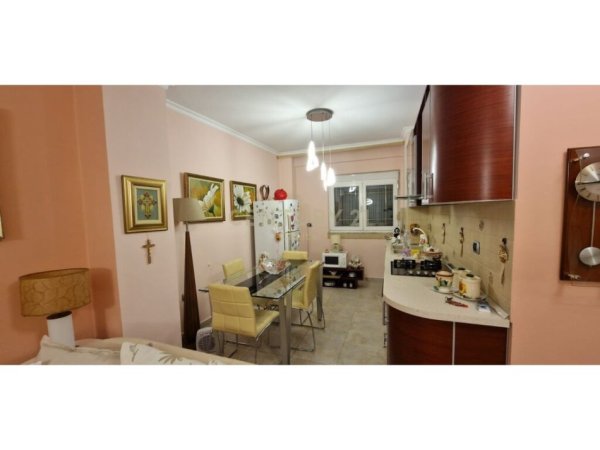 Tirane, jepet me qera apartament 1+1 Kati 2, 60 m² 550 € (Pazari i Ri CAPITAL106923)