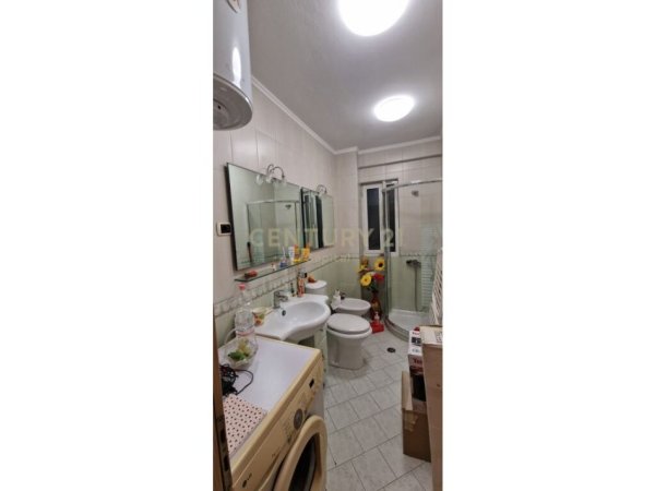 Tirane, jepet me qera apartament 1+1 Kati 2, 60 m² 550 € (Pazari i Ri CAPITAL106923)