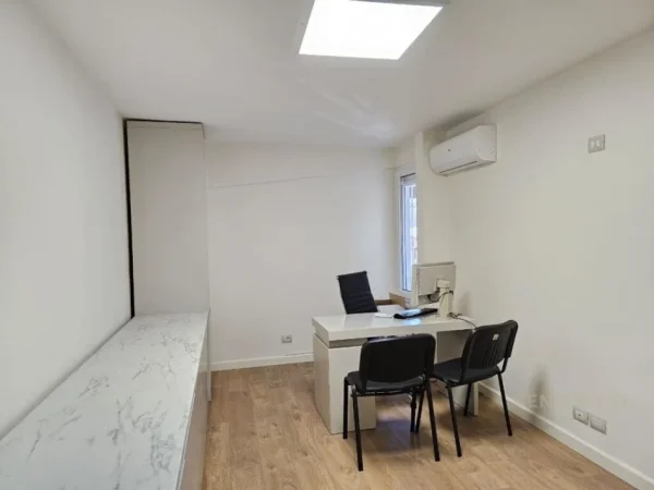 Tirane, shes apartament 2+1 , 83 m² 220.000 € (Ish Blloku)