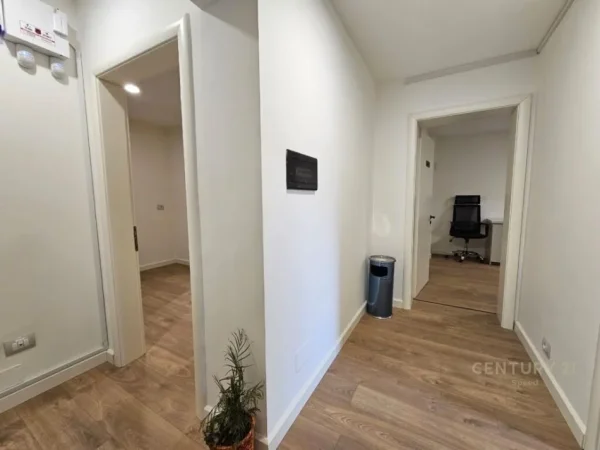 Tirane, shes apartament 2+1 , 83 m² 220.000 € (Ish Blloku)