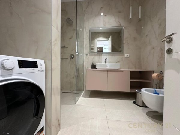 Tirane, jap me qera apartament 2+1+2 , 120 m² 1.500 € (Square21, Rruga e Kavajës)