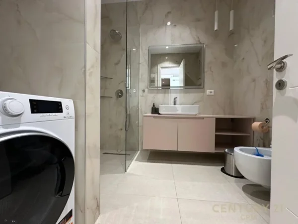 Tirane, jap me qera apartament 2+1+2 , 120 m² 1.500 € (Square21, Rruga e Kavajës)