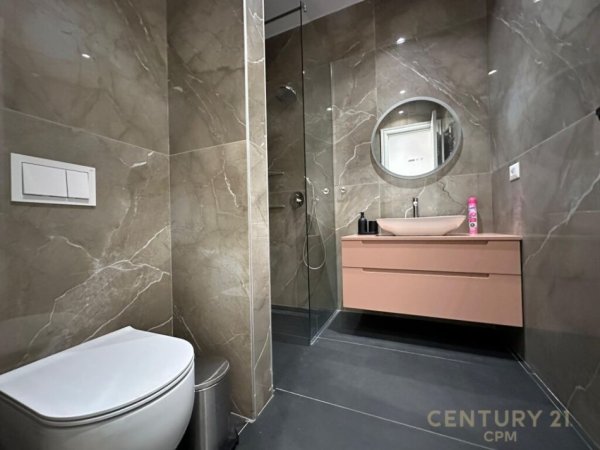 Tirane, jap me qera apartament 2+1+2 , 120 m² 1.500 € (Square21, Rruga e Kavajës)