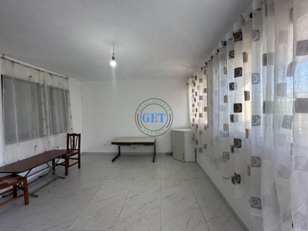 Durres, jepet me qera shtepi 2+1 , 80 m² 300 € (shkozet)