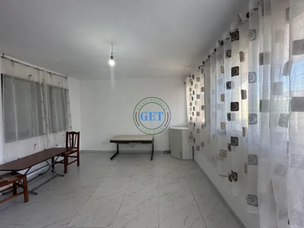 Durres, jepet me qera shtepi 2+1 , 80 m² 300 € (shkozet)