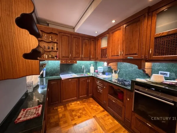 Tirane, shes apartament 2+1+2+Ballkon , 150 m² 500.000 € (Ish Blloku)