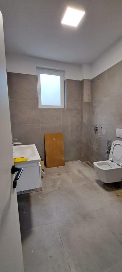 Tirane, jepet me qera zyre Kati 0, 170 m² 1.400 € (Rruga Bardhyl)
