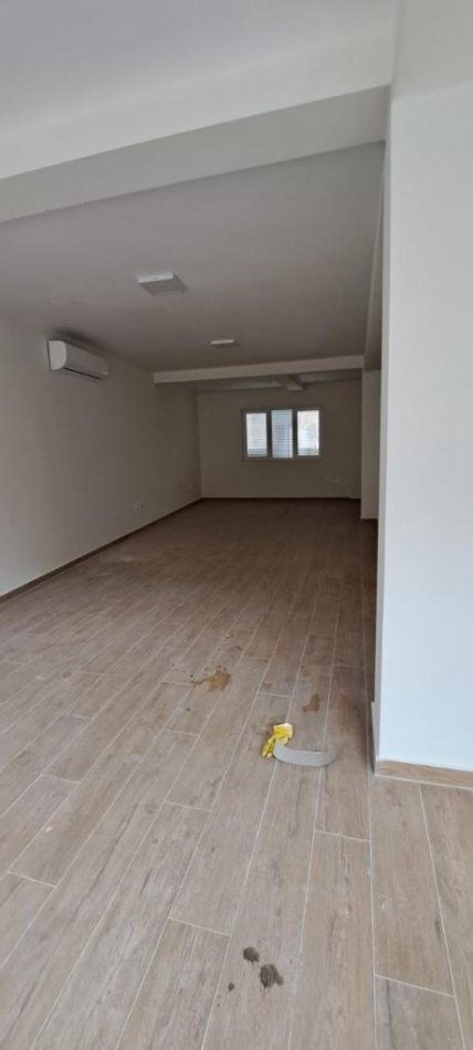 Tirane, jepet me qera zyre Kati 0, 170 m² 1.400 € (Rruga Bardhyl)