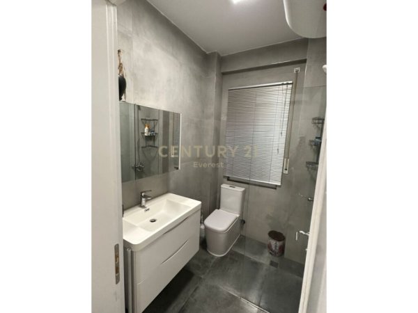 Tirane, jepet me qera apartament 1+1 Kati 2, 62 m² 550 € 