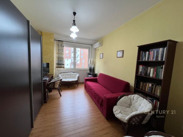 Tirane, jepet me qera 2+1 Kati 3, 550 € (stacioni i trenit)